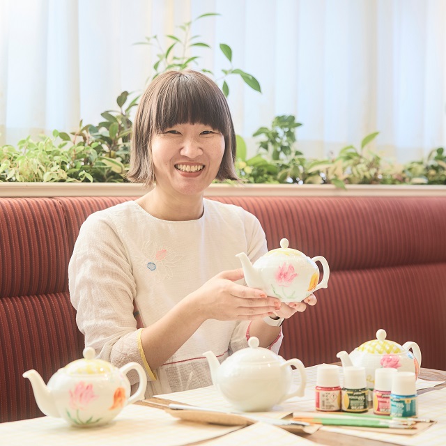 【レポート】イラストレーター利光春華さんと「ティーポットにペイントしよう！」